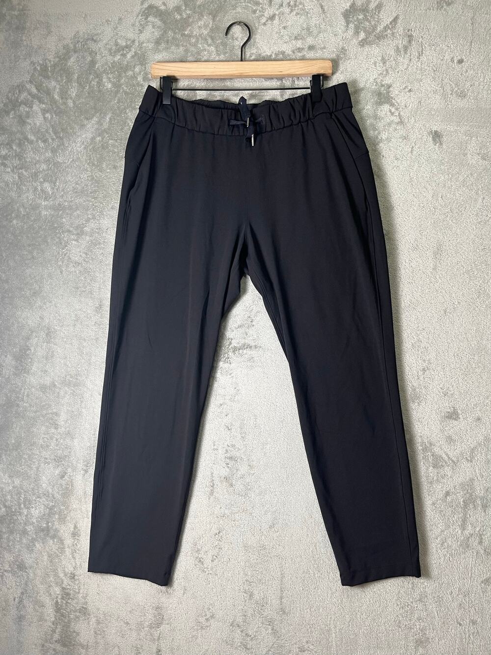 Lululemon On The Fly Pant Athletica Black Drawstring Travel Stretch Pants 10